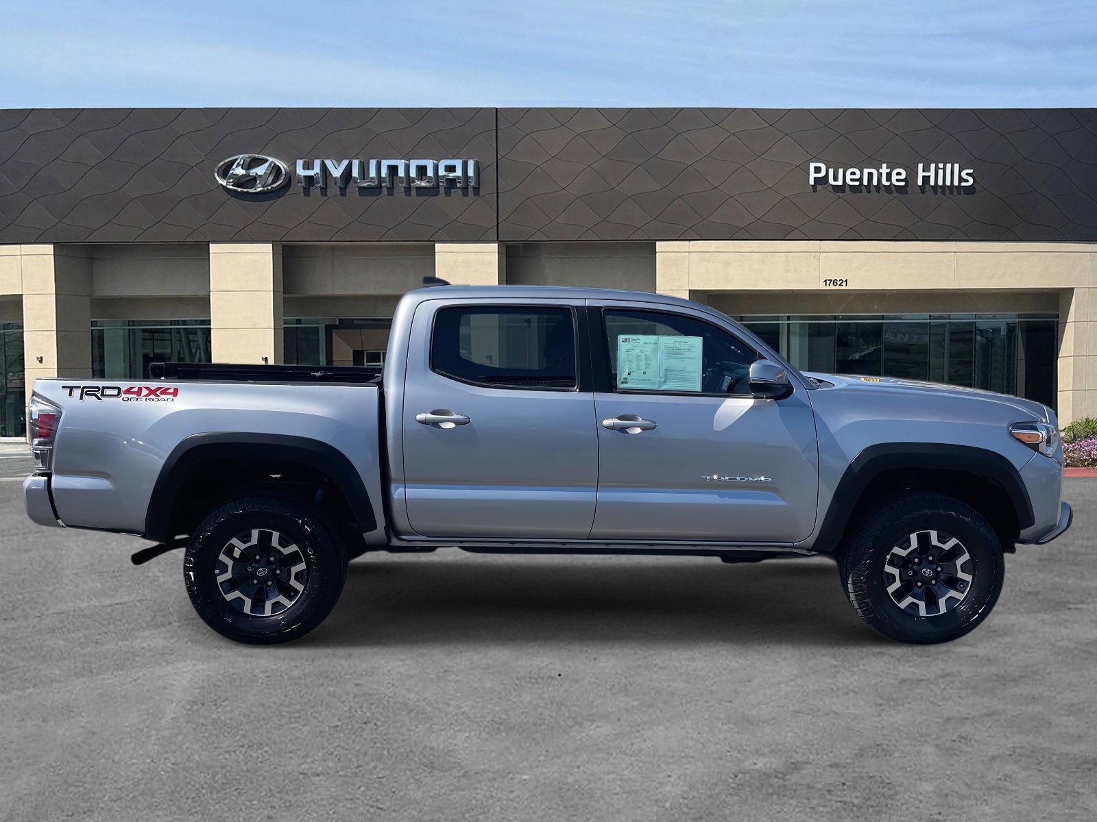 2023 Toyota Tacoma TRD photo 4