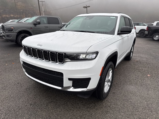 2025 Jeep Grand Cherokee Laredo Altitude photo 4