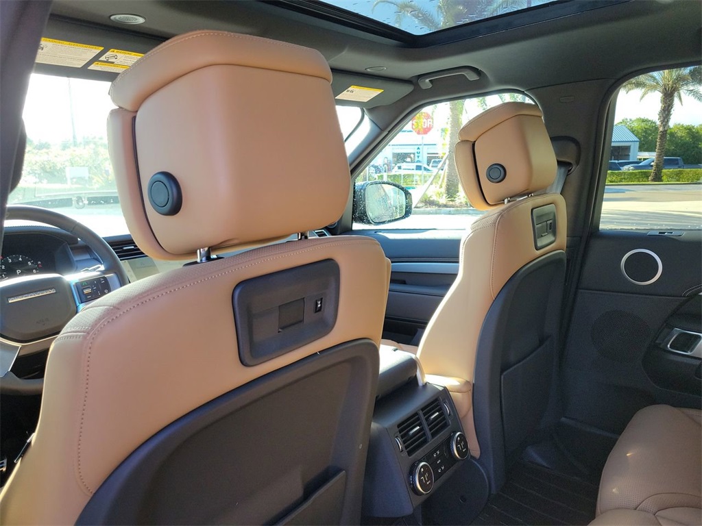 2025 Land Rover Discovery SE photo 17