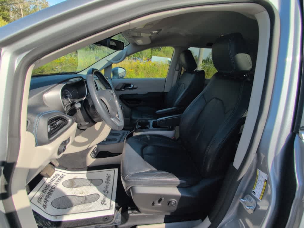 2021 Chrysler Pacifica Touring L photo 10