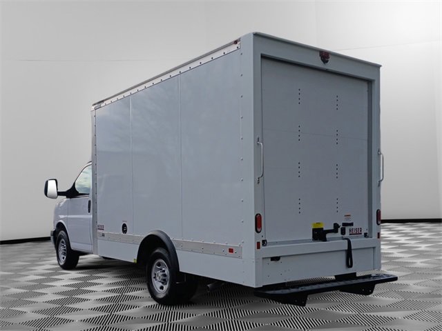 2024 Chevrolet Express Cutaway 3500 photo 3
