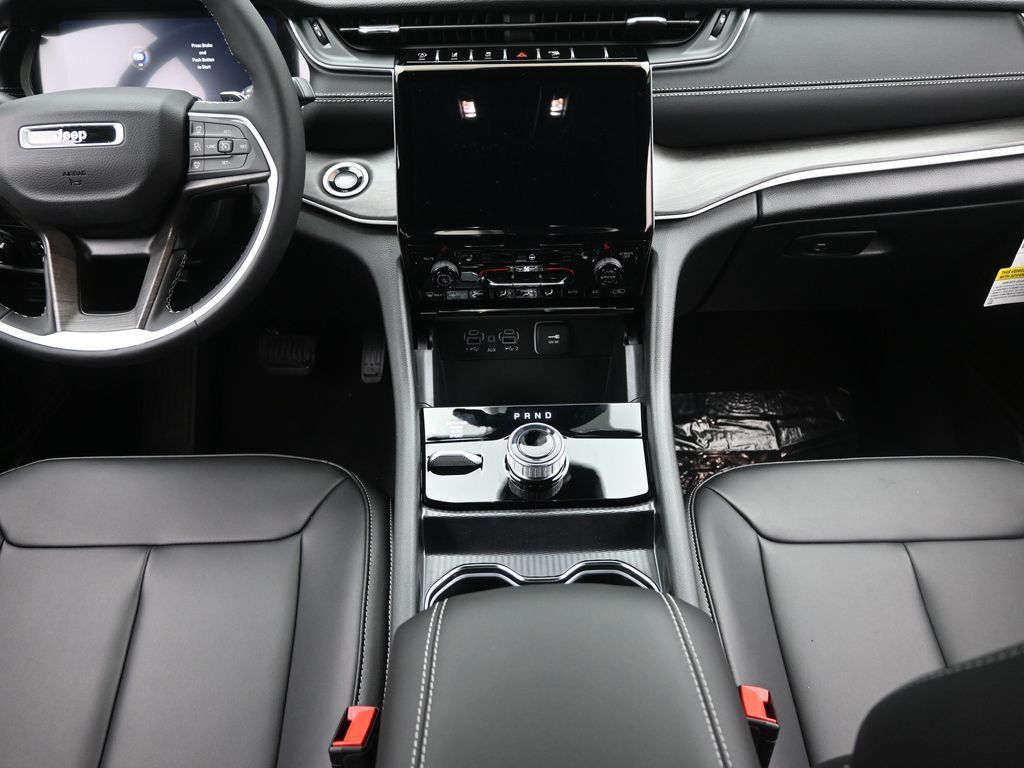 2025 Jeep Grand Cherokee Limited photo 11