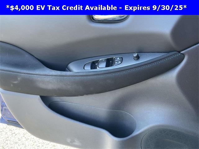 2023 Nissan Leaf S photo 22