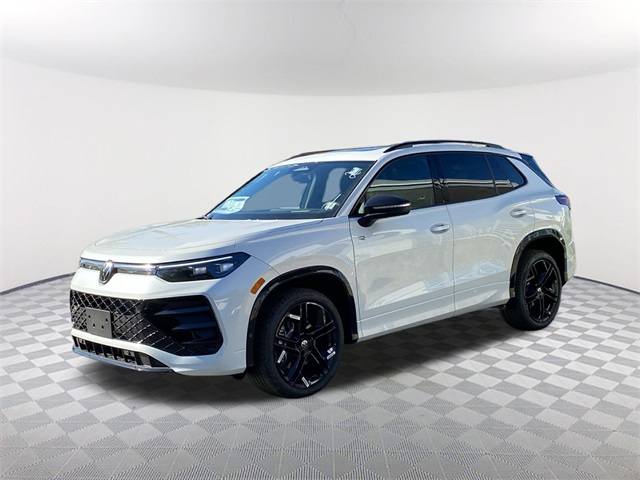 2025 Volkswagen Tiguan SE R-LINE BLACK's photo
