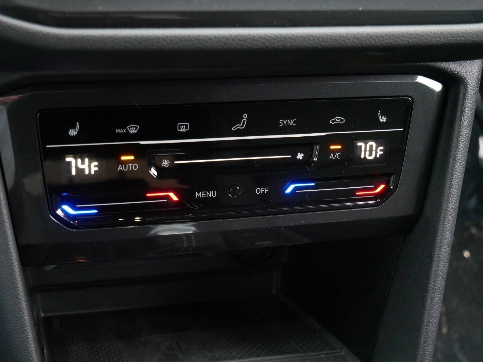2024 Volkswagen Tiguan SE R-Line photo 6
