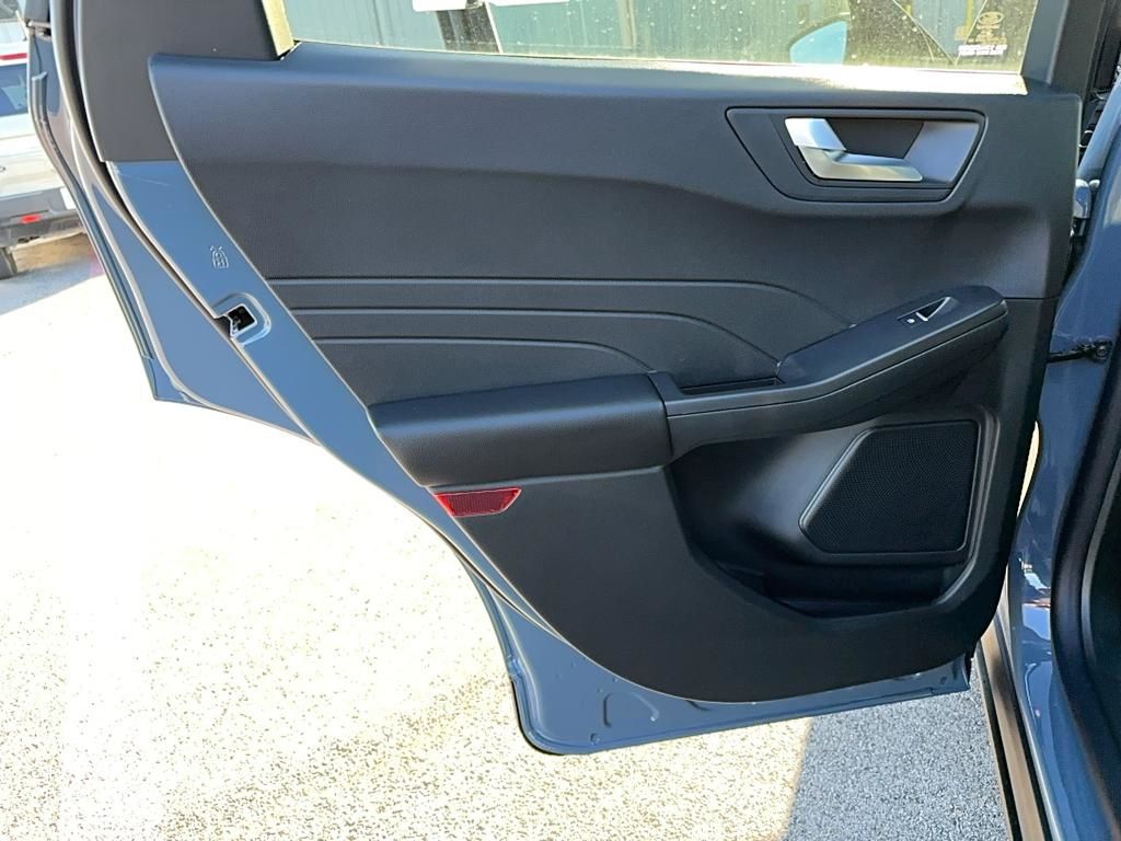 2025 Ford Escape Hybrid ST-Line photo 29