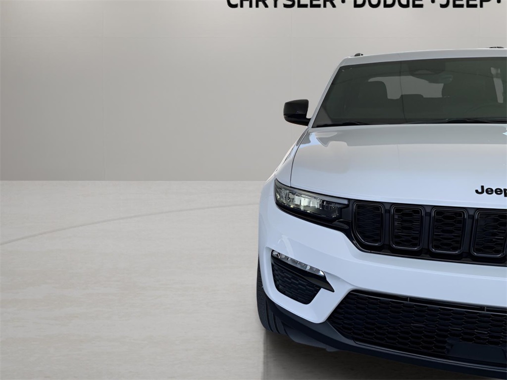 2025 Jeep Grand Cherokee Limited photo 4