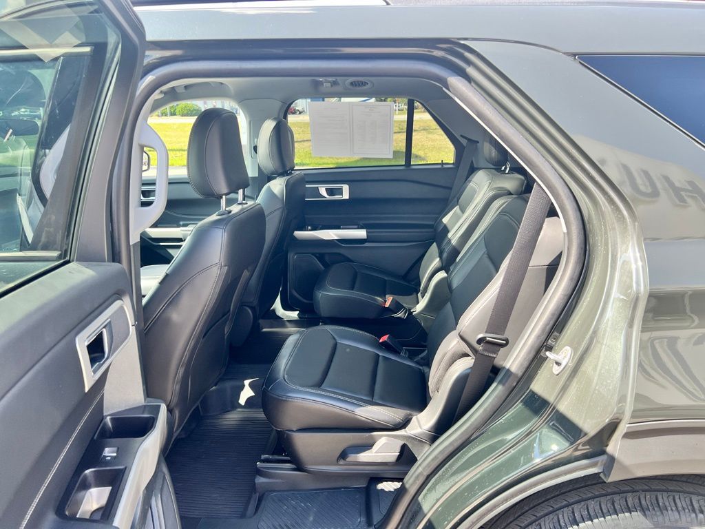 2023 Ford Explorer XLT photo 14