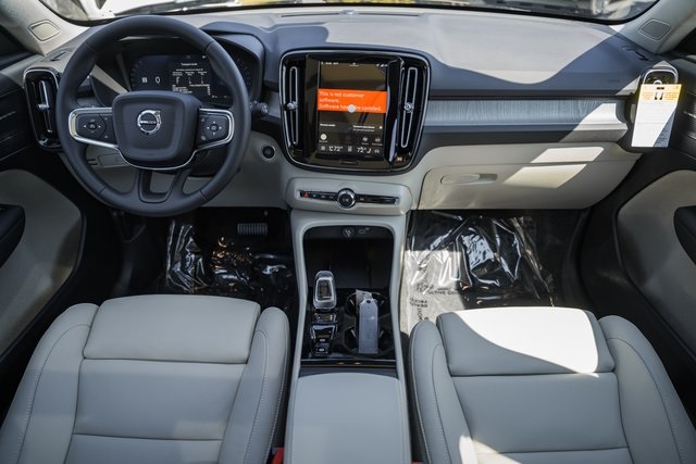 2026 Volvo XC40 photo 15