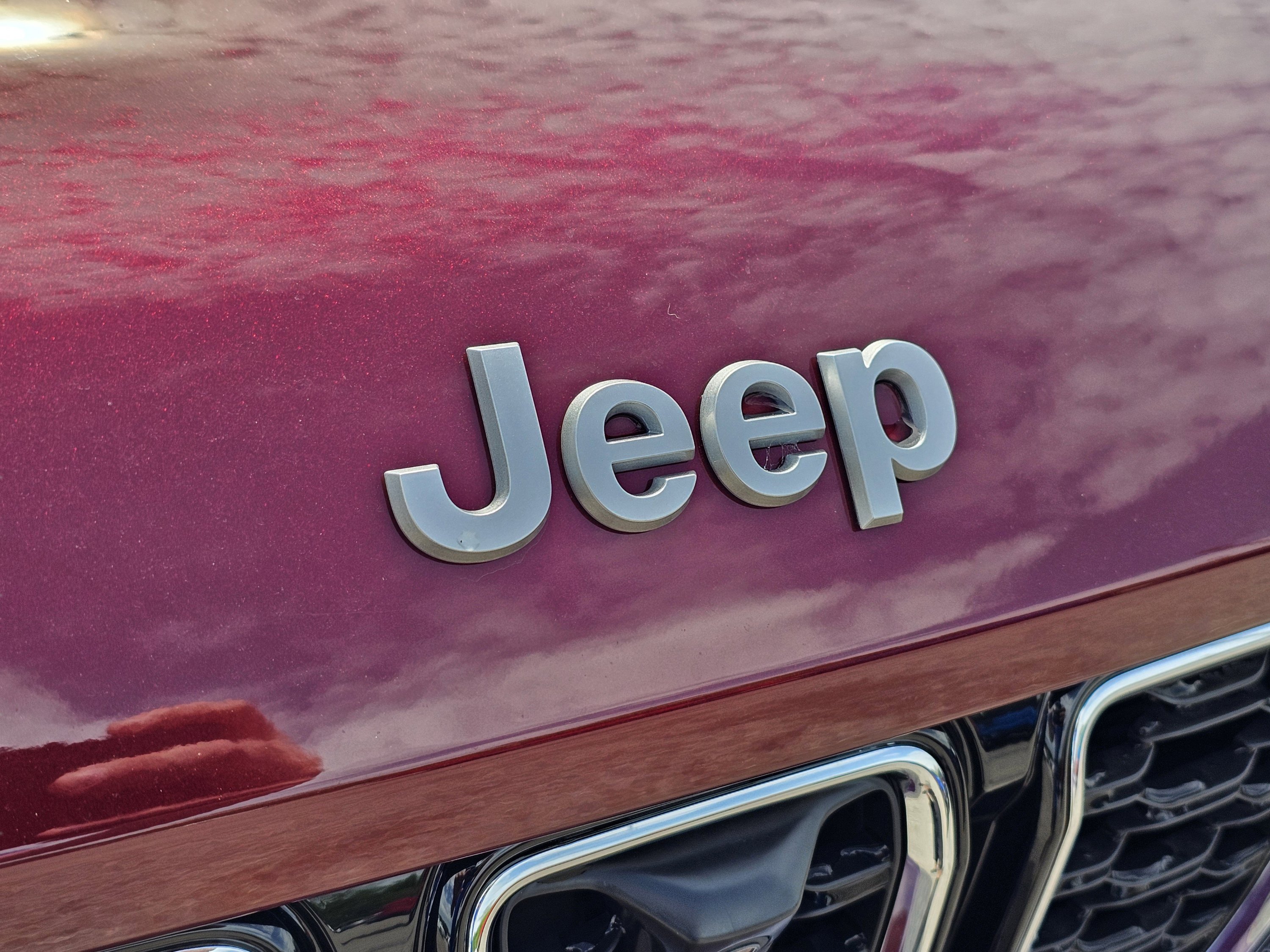 2025 Jeep Grand Cherokee Limited photo 3