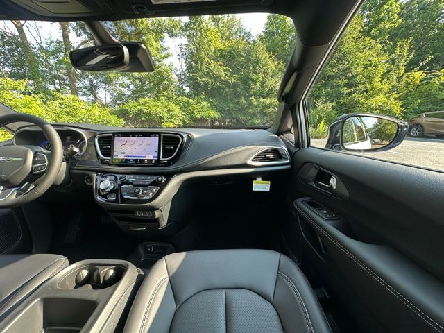 2025 Chrysler Pacifica photo 29