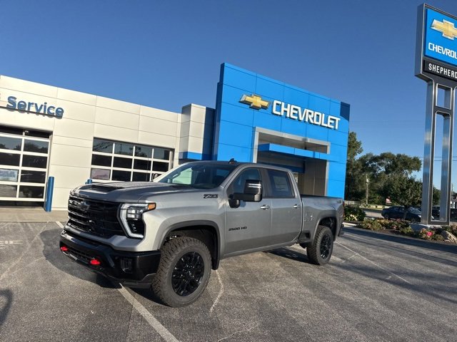 2025 Chevrolet Silverado 2500HD LT photo 2