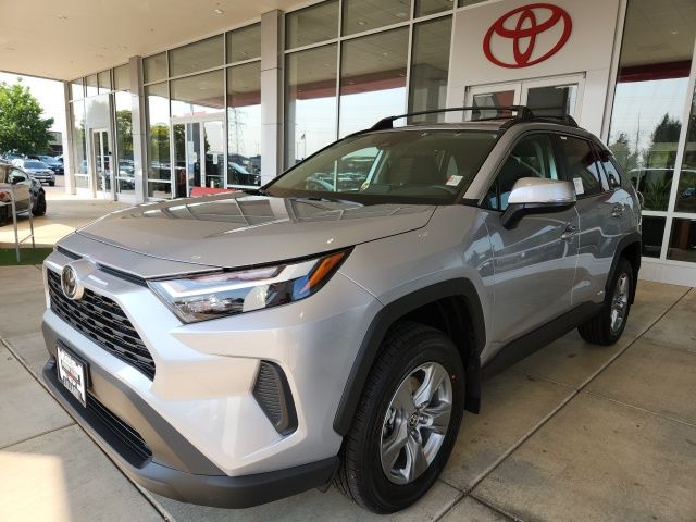 2025 Toyota RAV4 Hybrid XLE photo 4
