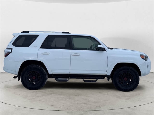 2022 Toyota 4Runner SR5 photo 4