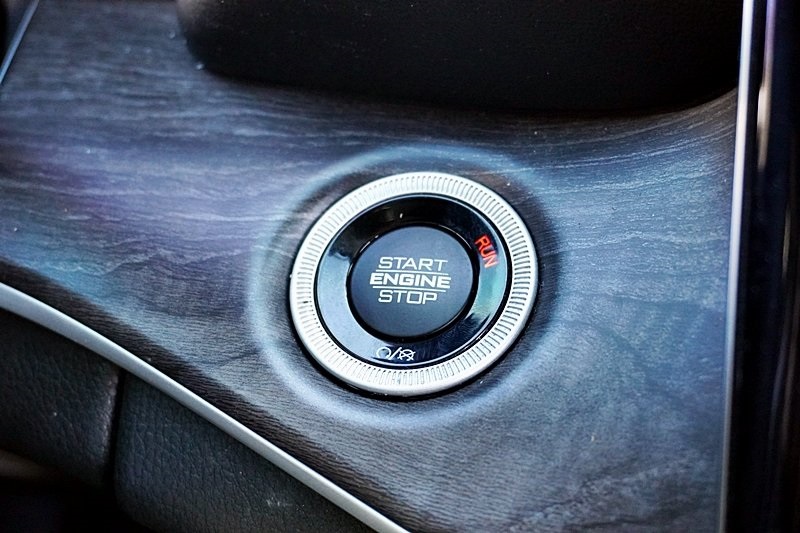 Used 2023 White Jeep Limited image 34