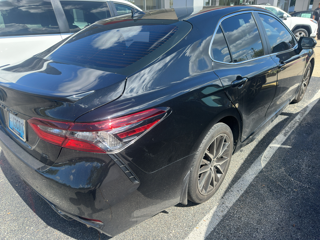 2022 Toyota Camry SE photo 3
