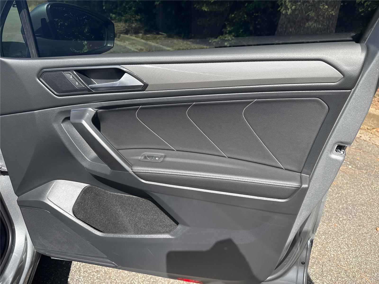 2023 Volkswagen Tiguan SE photo 22
