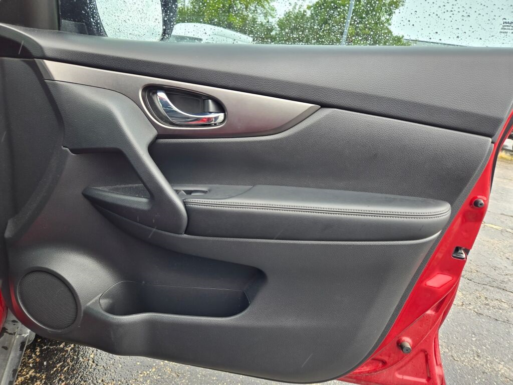 2016 Nissan Rogue SV photo 6
