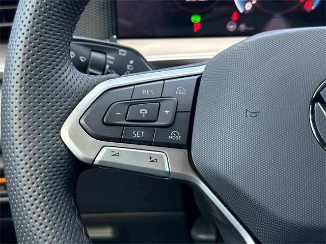 2025 Volkswagen Tiguan SE R-Line Black photo 24