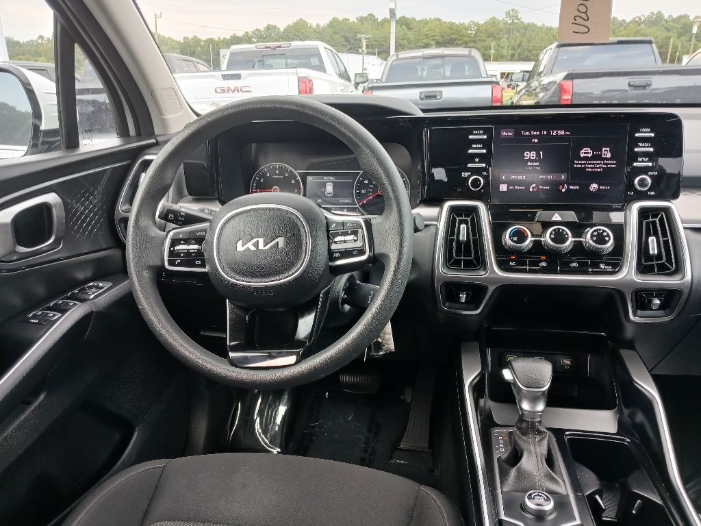 2023 Kia Sorento LX photo 11