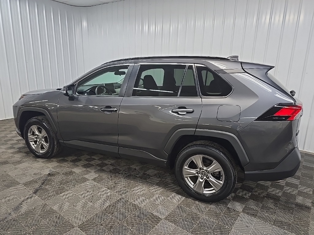 2023 Toyota RAV4 XLE photo 4