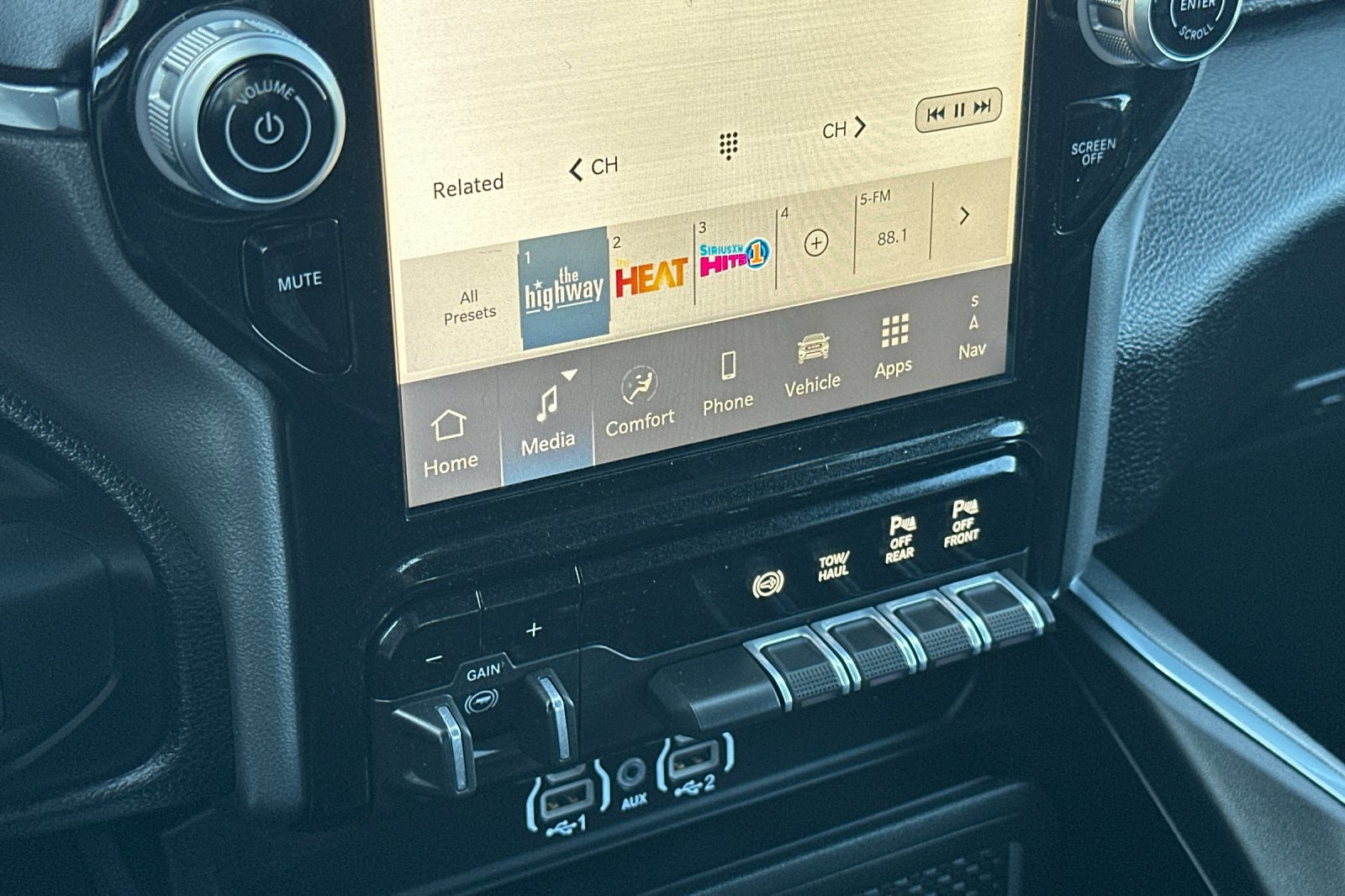 2025 Toyota RAV4 Laramie photo 16
