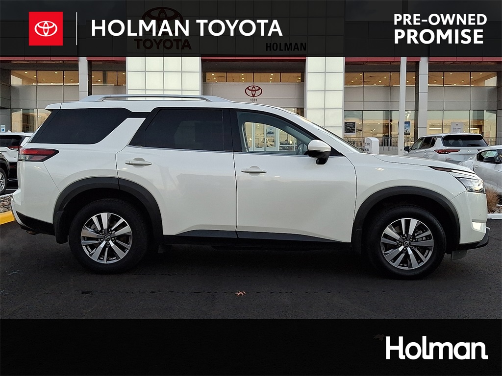 2022 Nissan Pathfinder SL