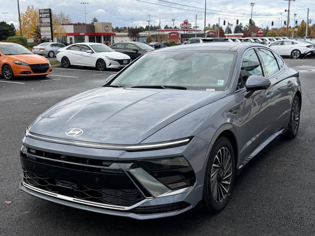 2026 Hyundai Sonata Hybrid Limited photo 4