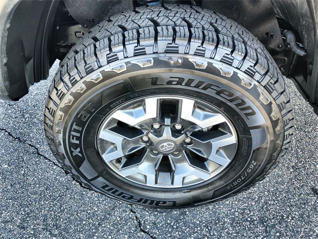 2023 Toyota Tacoma TRD Off-Road photo 2