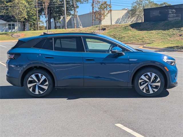 2025 Volkswagen ID.4 Pro photo 2