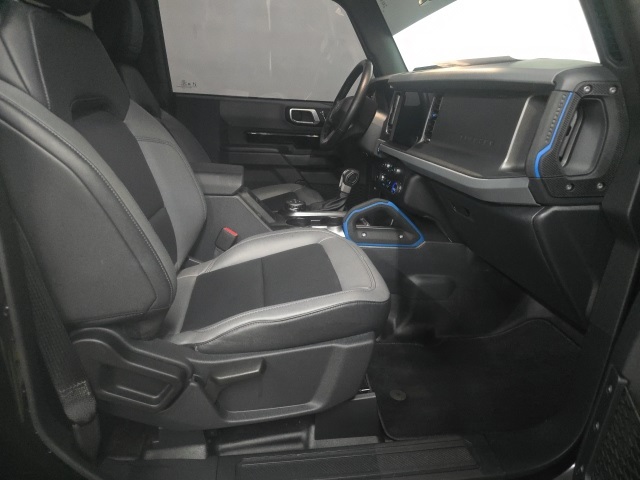 2024 Ford Bronco Black Diamond photo 2