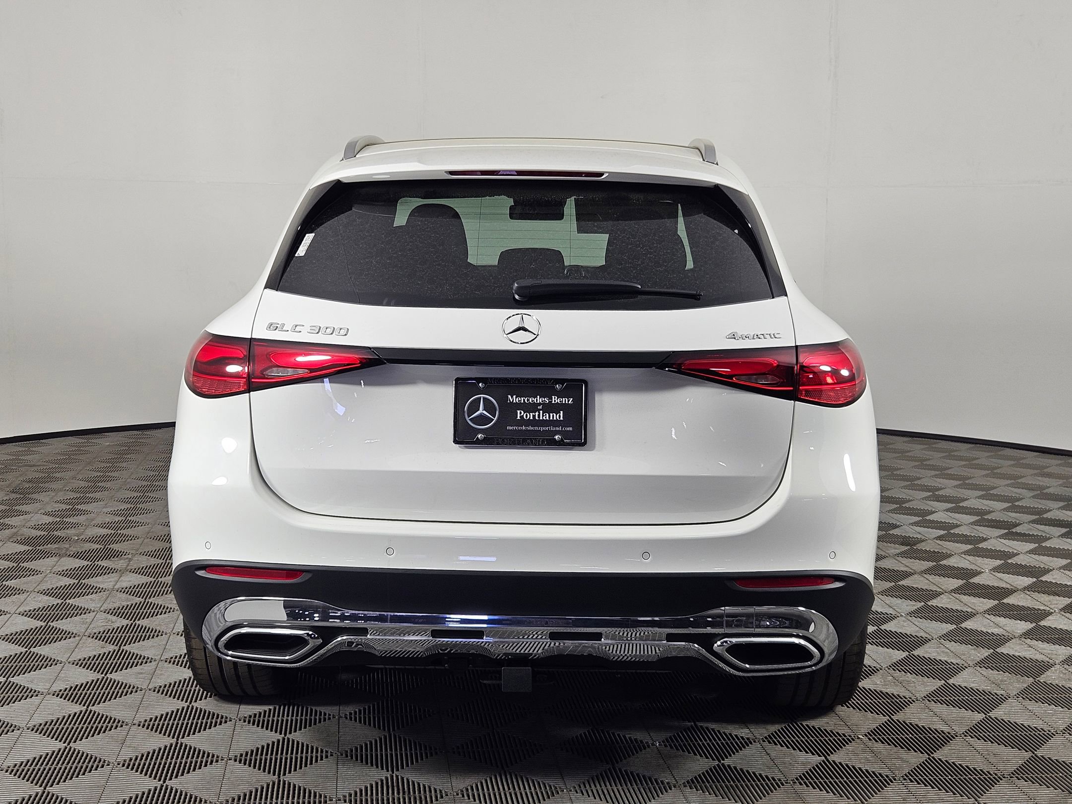 2025 Mercedes Benz GLC 300 4MATIC photo 3