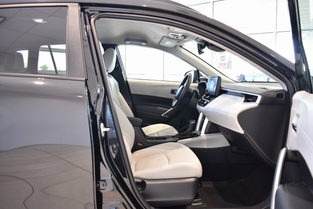 2023 Toyota Corolla Cross LE photo 12