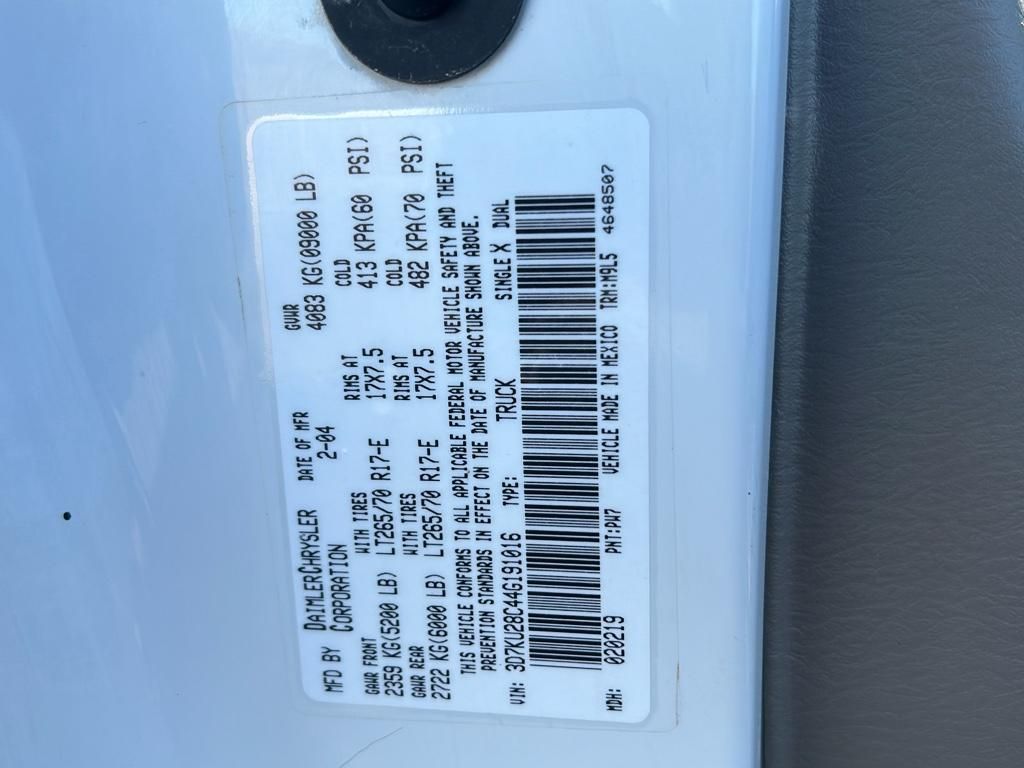 2004 Dodge Ram SLT photo 26