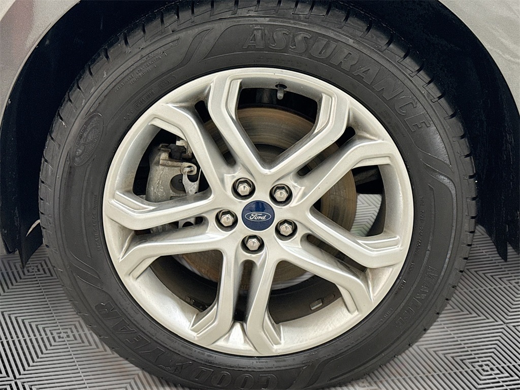 2017 Ford Edge Titanium photo 17