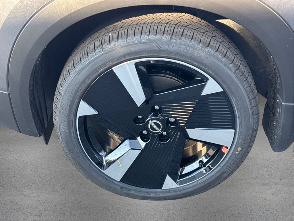 2026 Nissan Kicks SR photo 11