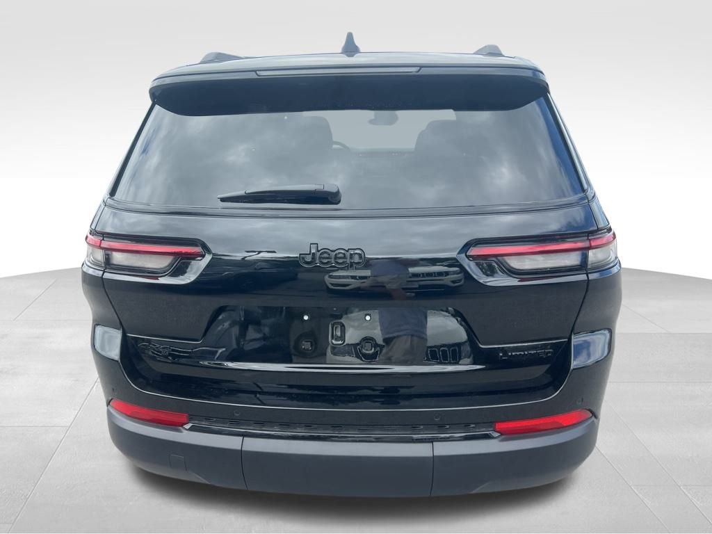 2025 Jeep Grand Cherokee Limited photo 3