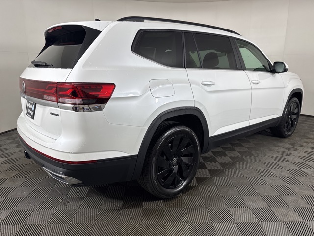 2026 Volkswagen Atlas SE Technology photo 2