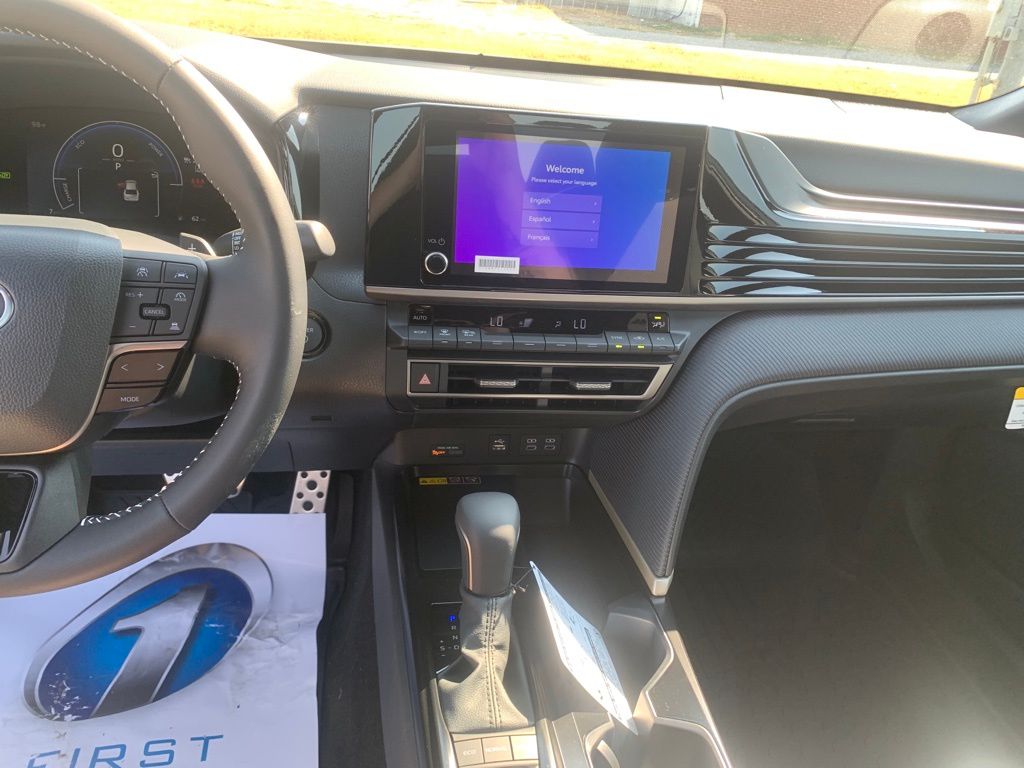 2026 Toyota Camry SE photo 18
