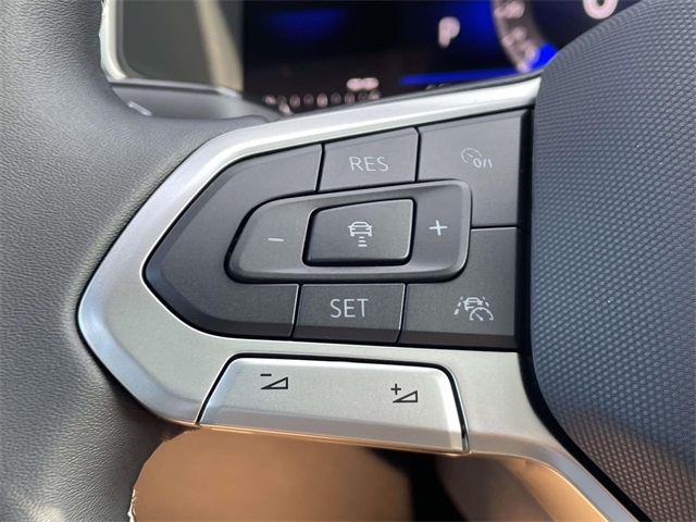 2025 Volkswagen Taos SE photo 17