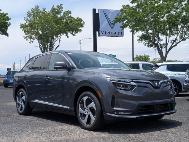 2025 VinFast VF 8 Eco