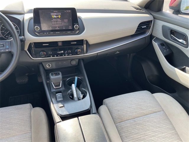 2021 Nissan Rogue SV photo 13