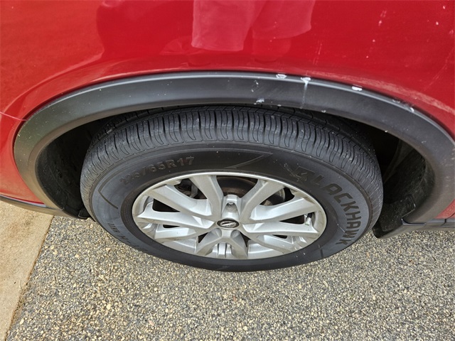 2017 Nissan Rogue SV photo 3
