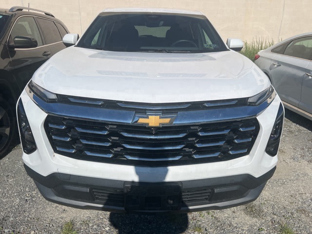 2025 Chevrolet Equinox LT photo 2