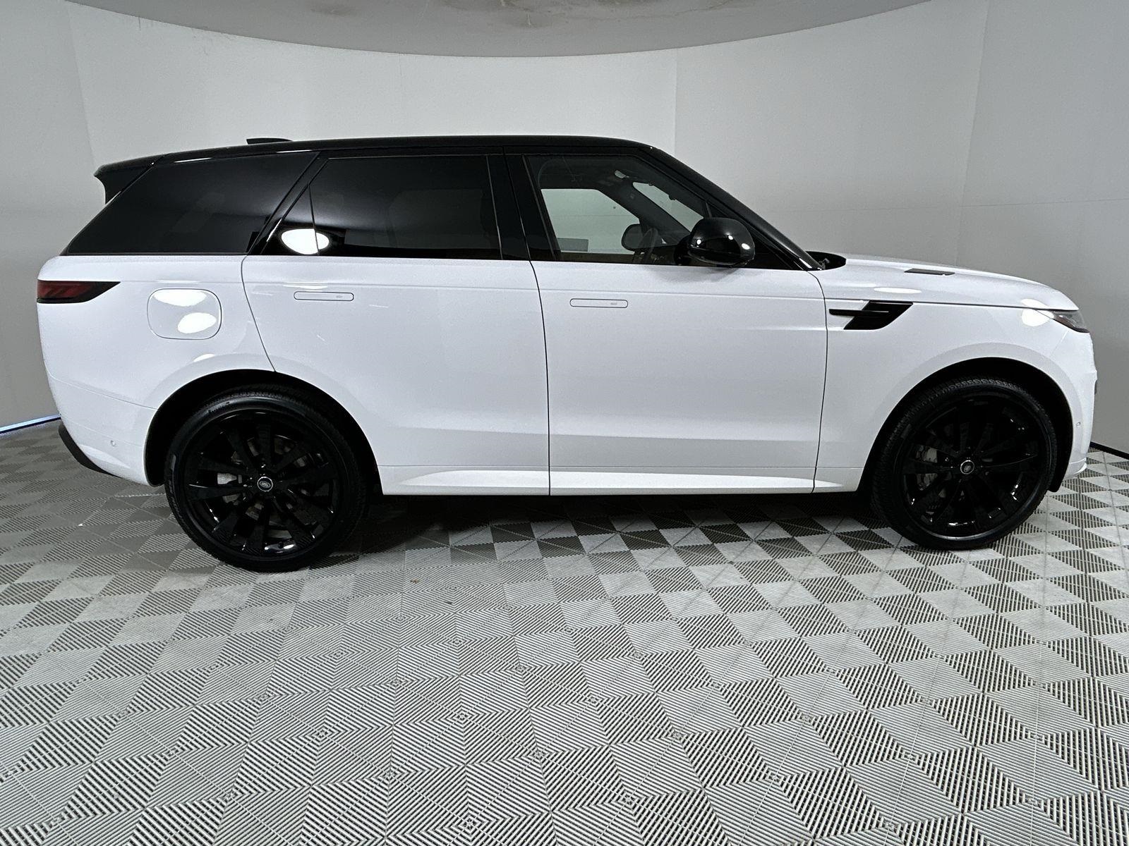 2025 Land Rover Range Rover Sport SE photo 3