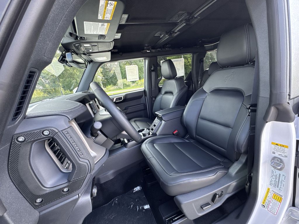2025 Ford Bronco Outer Banks photo 13