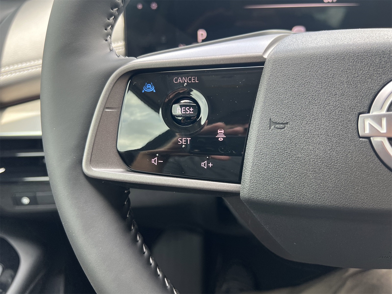 2025 Nissan Murano SL photo 9