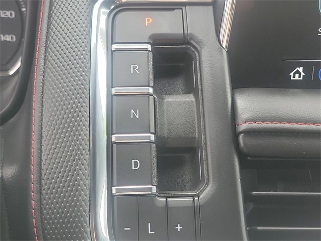 2021 Chevrolet Suburban RST photo 14