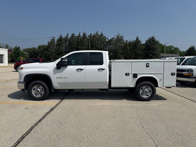 2025 Chevrolet Silverado 2500HD photo 2