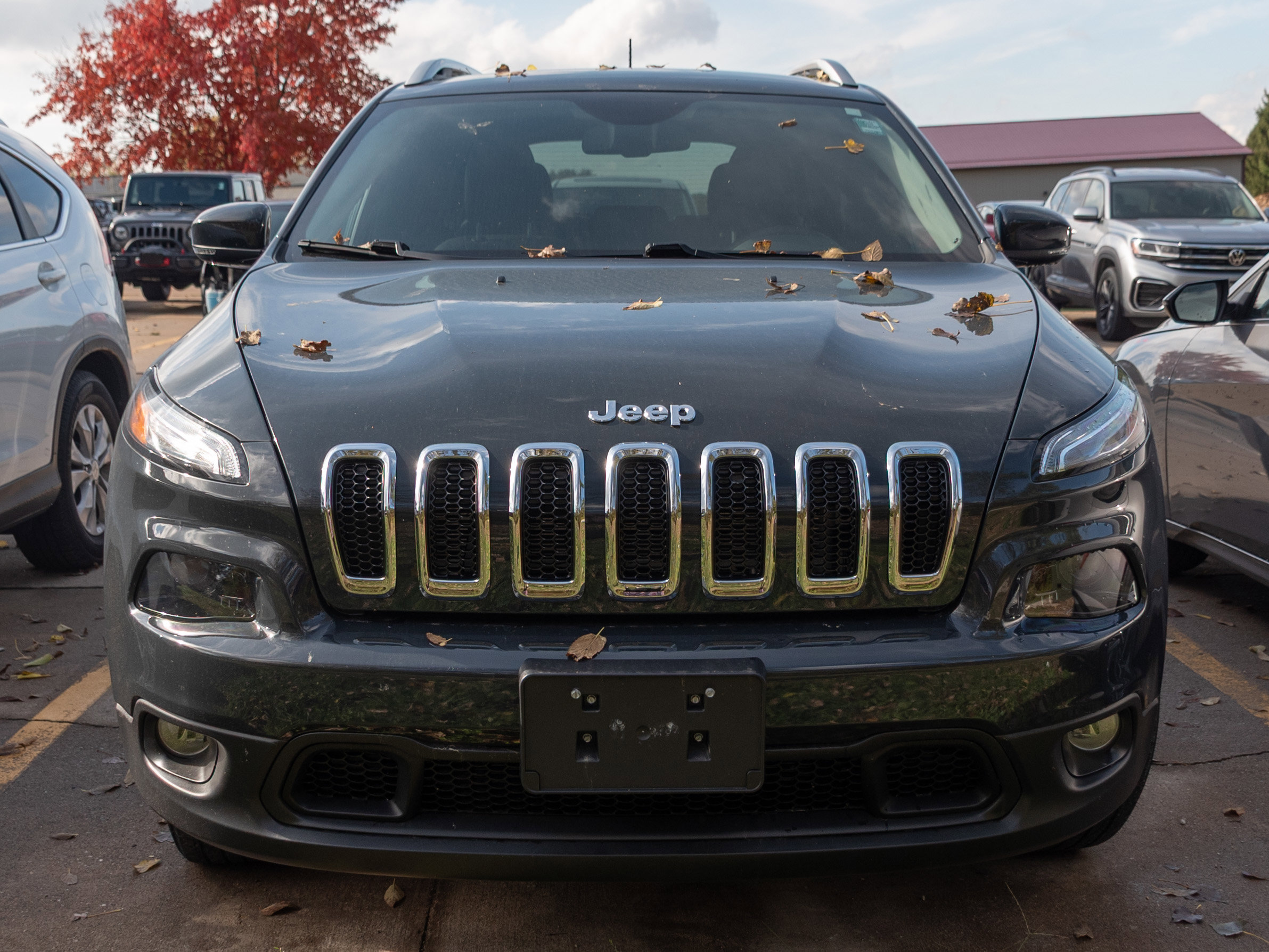 Used 2018 Jeep Cherokee Latitude Plus with VIN 1C4PJMLXXJD579844 for sale in Muscatine, IA